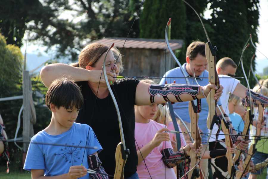 #FamilienSurvivalCamp, #SurvivalMitKindern, #OutdoorAbenteuer, #FamilienAbenteuer, #ZurückZurNatur, #LagerfeuerLiebe, #NaturErleben, Survival Training, #AbenteuerFürKinder, #WildnisCamp, #GemeinsamDraußen, #LebenInDerNatur, #DigitalDetox, #AbenteuerZeit, #KinderErlebenNatur