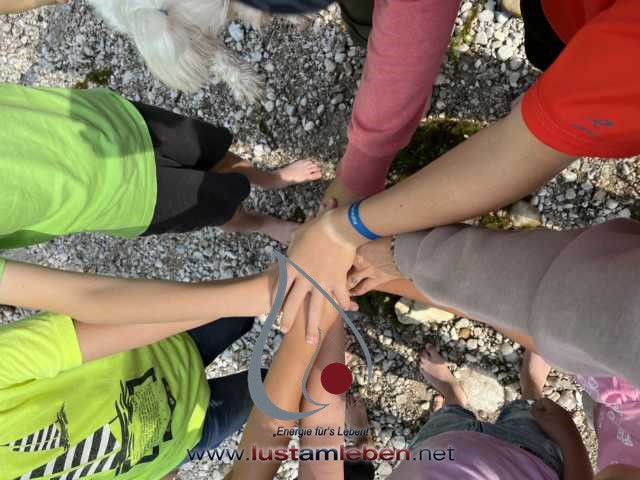 #LustAmLeben #KinderUndJugendCamp #NaturErleben #KreativitätFördern #Selbstentfaltung #TiereErleben #AktivesLernen #AchtsameZeit #KinderBetreuung #JugendlicheErziehen #WerteVermitteln #NaturAbenteuer