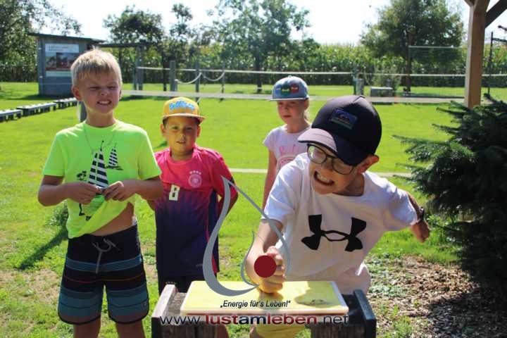 #LustAmLeben #KinderUndJugendCamp #NaturErleben #KreativitätFördern #Selbstentfaltung #TiereErleben #AktivesLernen #AchtsameZeit #KinderBetreuung #JugendlicheErziehen #WerteVermitteln #NaturAbenteuer
