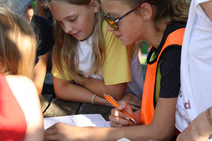 #FamilienSurvivalCamp, #SurvivalMitKindern, #OutdoorAbenteuer, #FamilienAbenteuer, #ZurückZurNatur, #LagerfeuerLiebe, #NaturErleben, Survival Training, #AbenteuerFürKinder, #WildnisCamp, #GemeinsamDraußen, #LebenInDerNatur, #DigitalDetox, #AbenteuerZeit, #KinderErlebenNatur